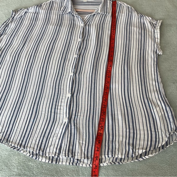 Beachlunch lounge buttoned down short loose fitting top - Picture 3 of 6